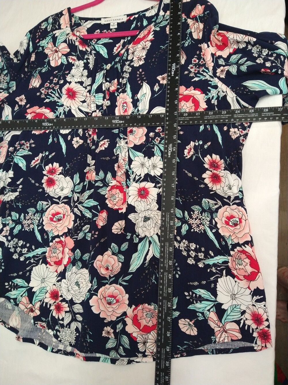 Emily Daniels Size 1X Henley Popover Blouse Roll Tab Sleeve Black Floral - Picture 3 of 9